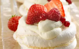 Meringue with Summer Fruit