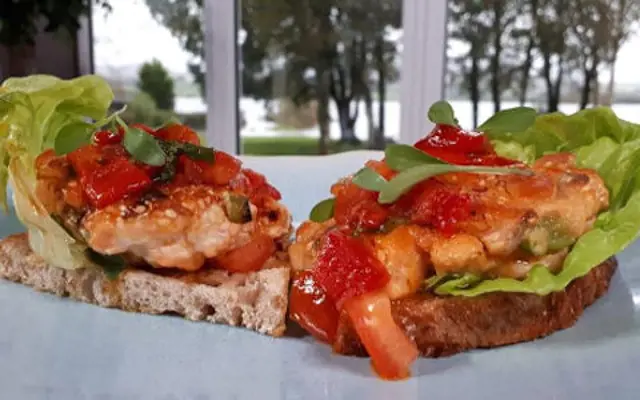 Nevens Salmon Burger with Red Pepper Salsa