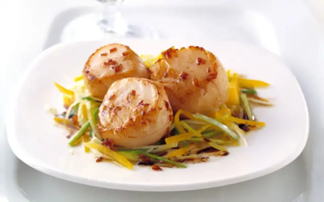 Seared Scallops with Garlic, Lemon And Parsley