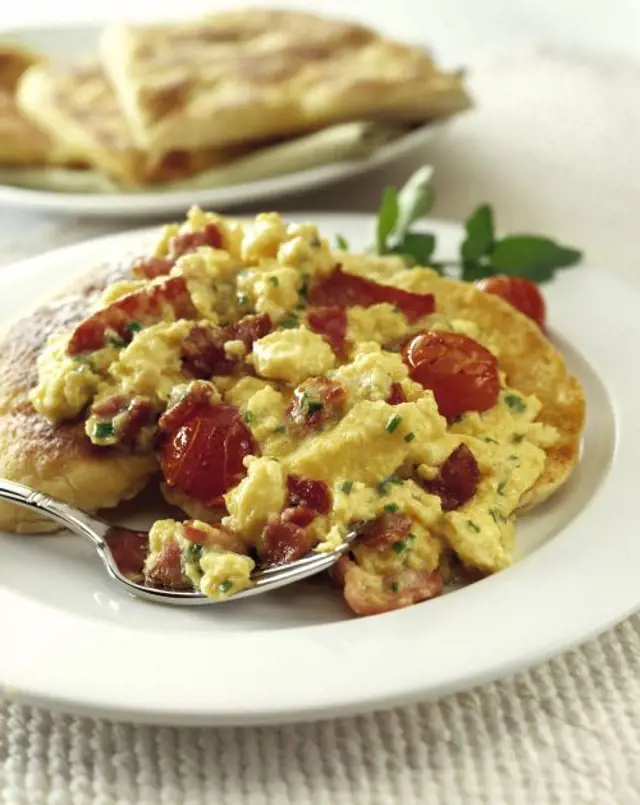 Bacon, Cheese and Tomato Scramble