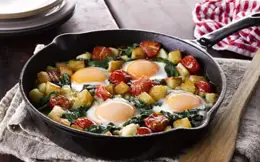 Sauté Potatoes with Spinach and Eggs