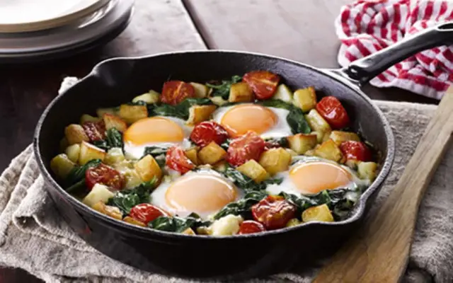 Sauté Potatoes with Spinach and Eggs